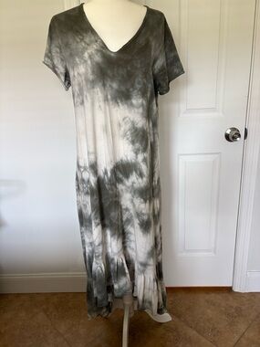 Tie-Dye V-Neck Short Sleeve Maxi Dress in Green and Cream Tie Dye